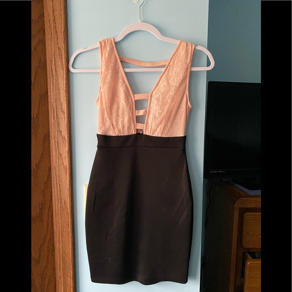 Brand: Abercrombie & Fitch
Color: Black & Pink
Size: S